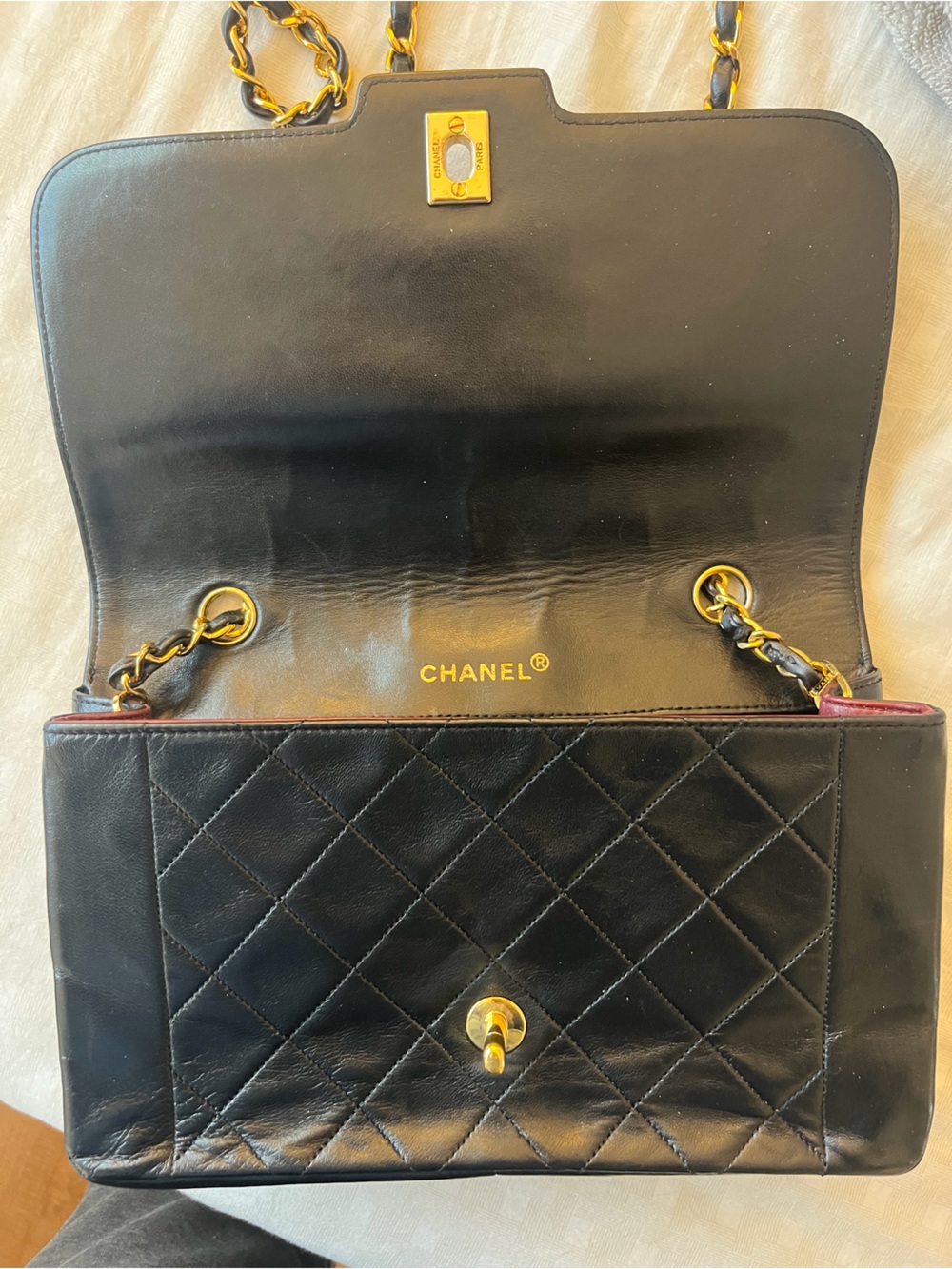 Chanel Diana Quilted Black Leather Shoulder Bag with Gold Chain - Picture 4 of 15